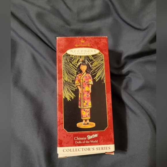 VINTAGE 1997 HALLMARK CHINESE BARBIE DOLLS OF THE WORLD ORNAMENT In Original Box - Picture 1 of 7